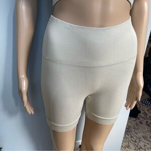 SET Active Cream High-Waist Seamless Bike Shorts